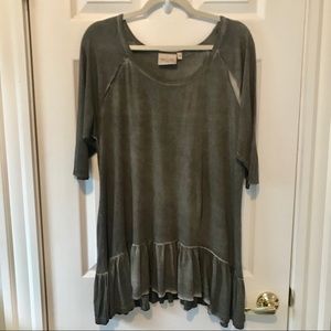 NWOT Dantelle Oil Dye 3/4 sleeve ruffle tunic
